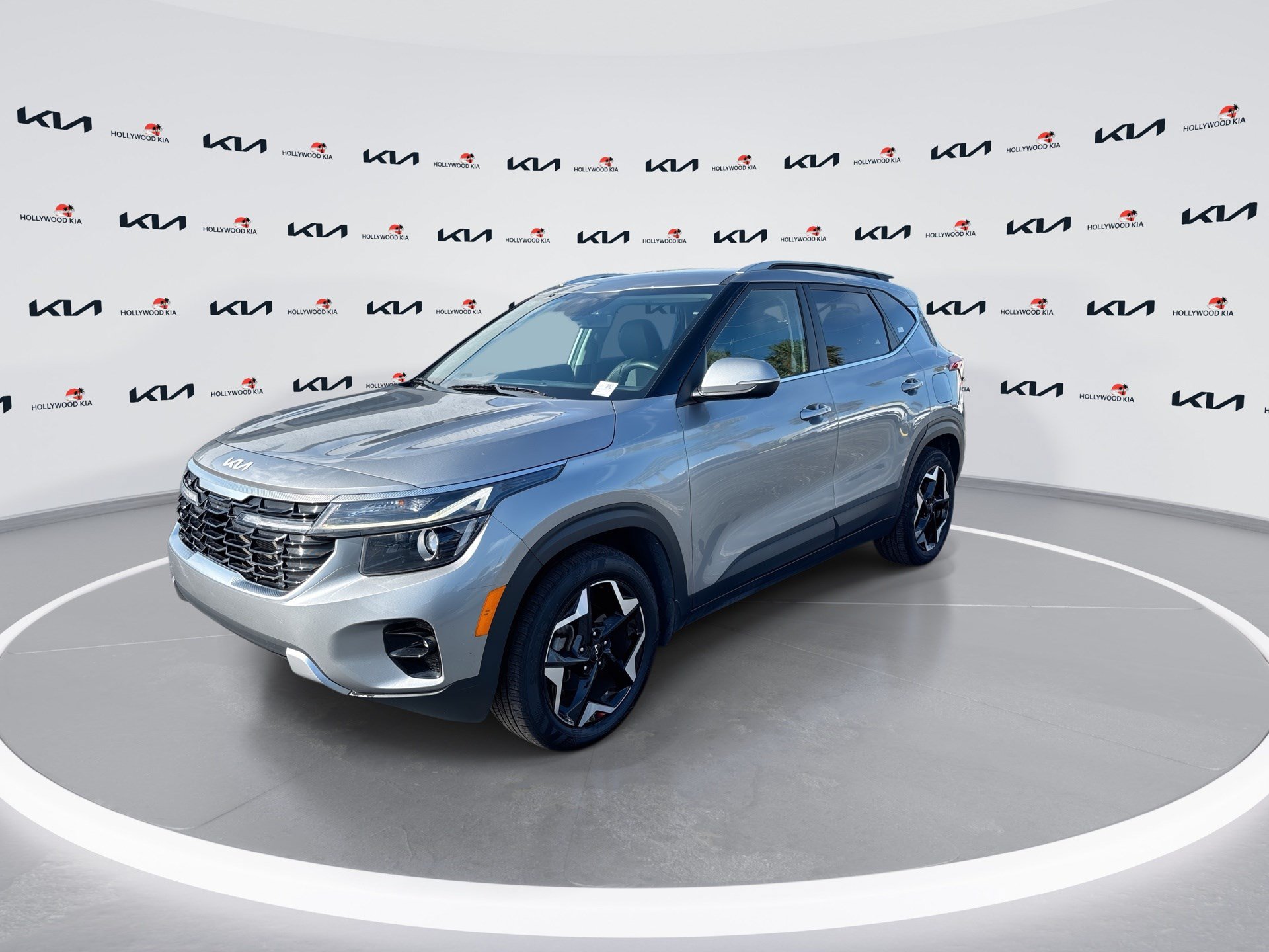 Used 2024 Kia Seltos EX FWD image 4