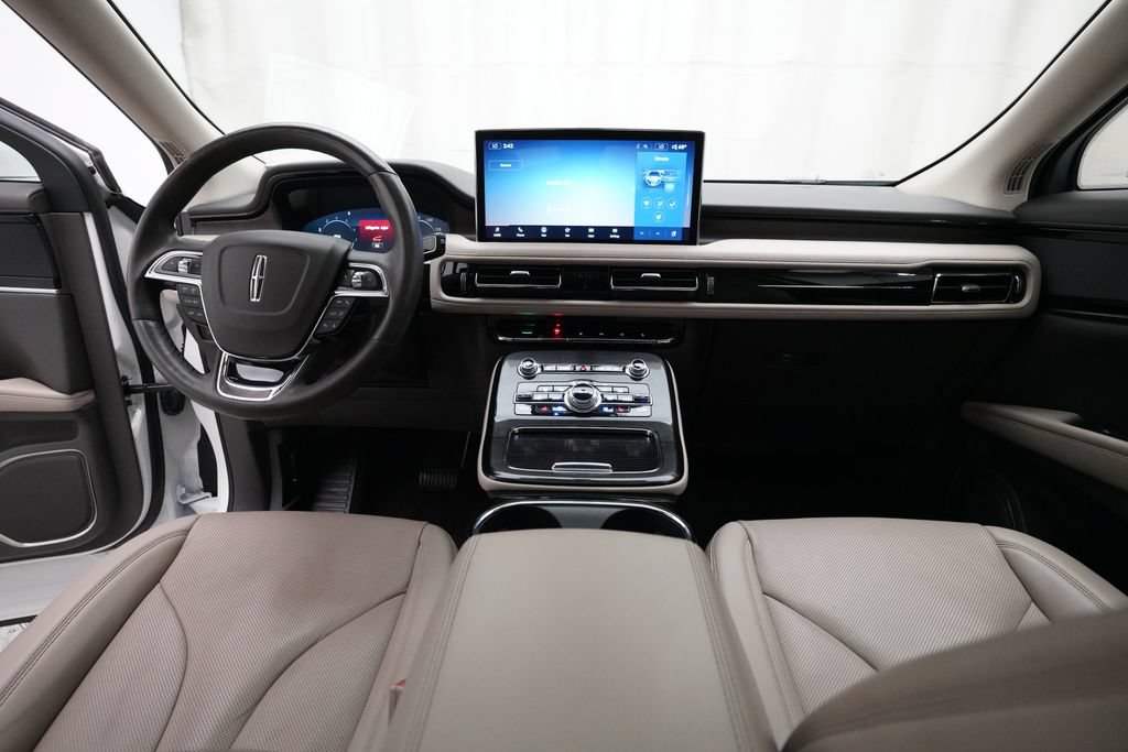 Used 2023 Lincoln Nautilus Reserve w/ Class II Trailer Tow Package AWD/4WD image 5