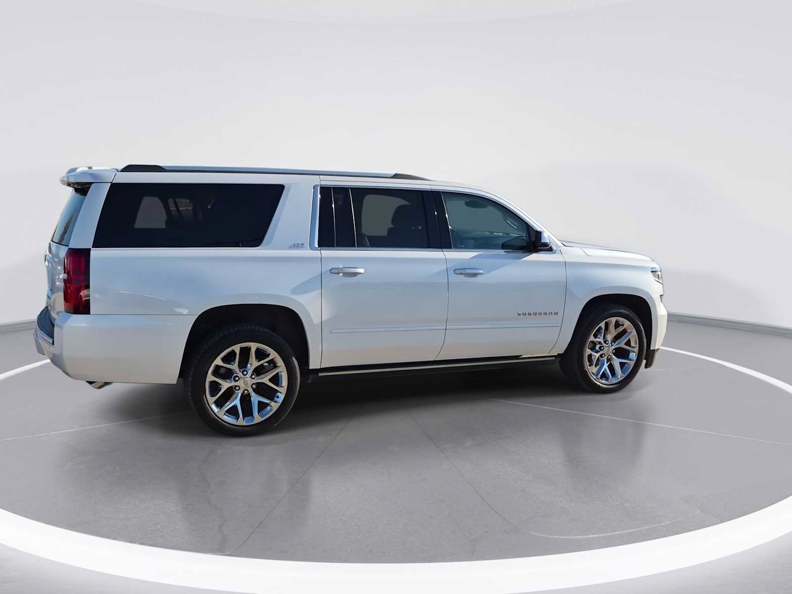 Used 2016 Chevrolet Suburban LTZ RWD image 8