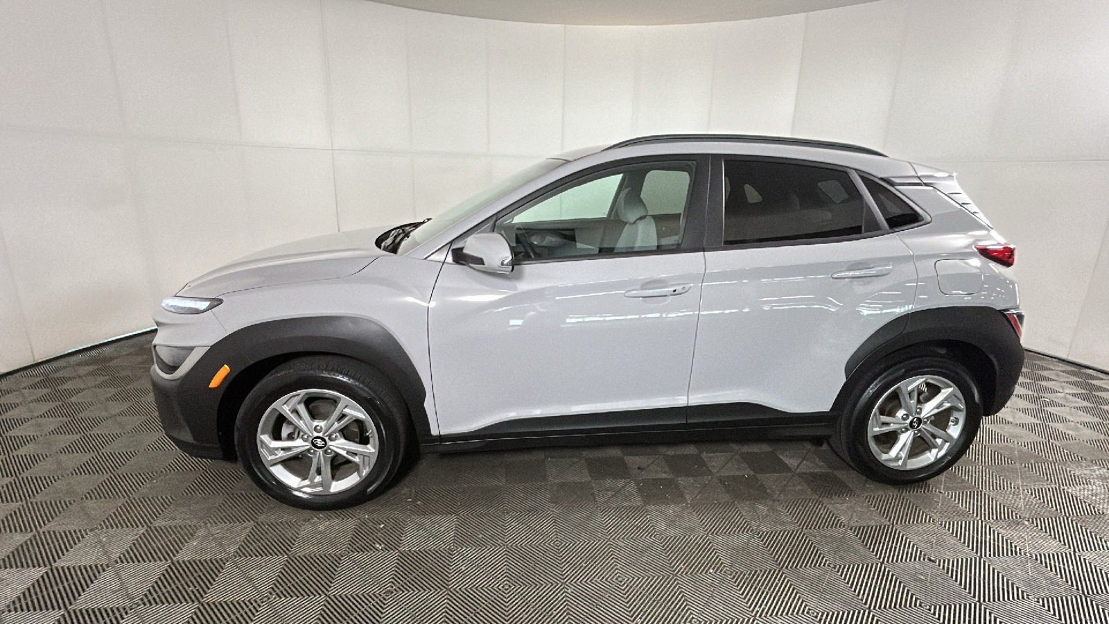 Used 2023 Hyundai Kona SEL FWD image 7