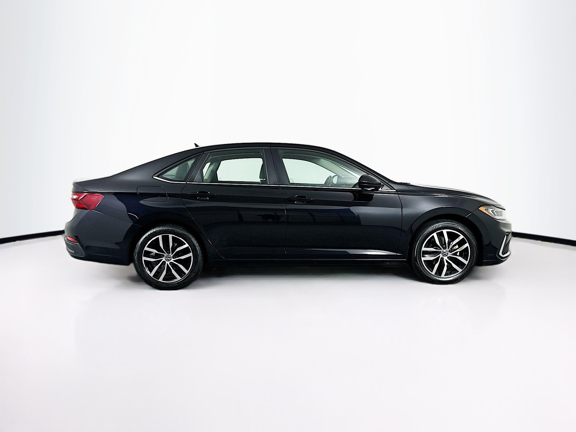 Used 2025 Volkswagen Jetta SE FWD image 10