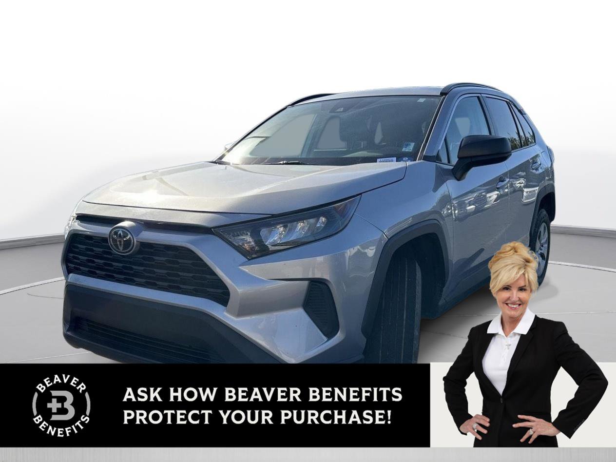 Used 2021 Toyota RAV4 LE image 1