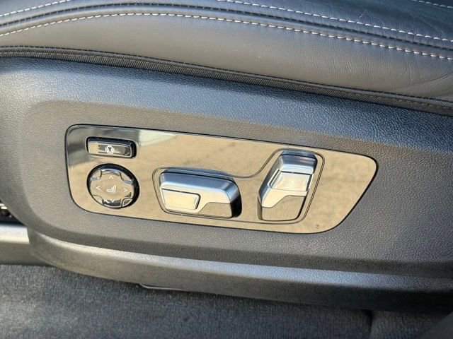 Used 2025 BMW X7 M60i image 23