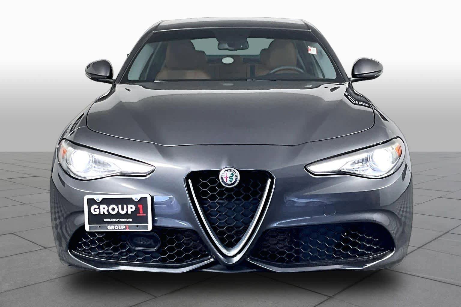 Used 2019 Alfa Romeo Giulia w/ Quick Order Package 22K Sport RWD image 4