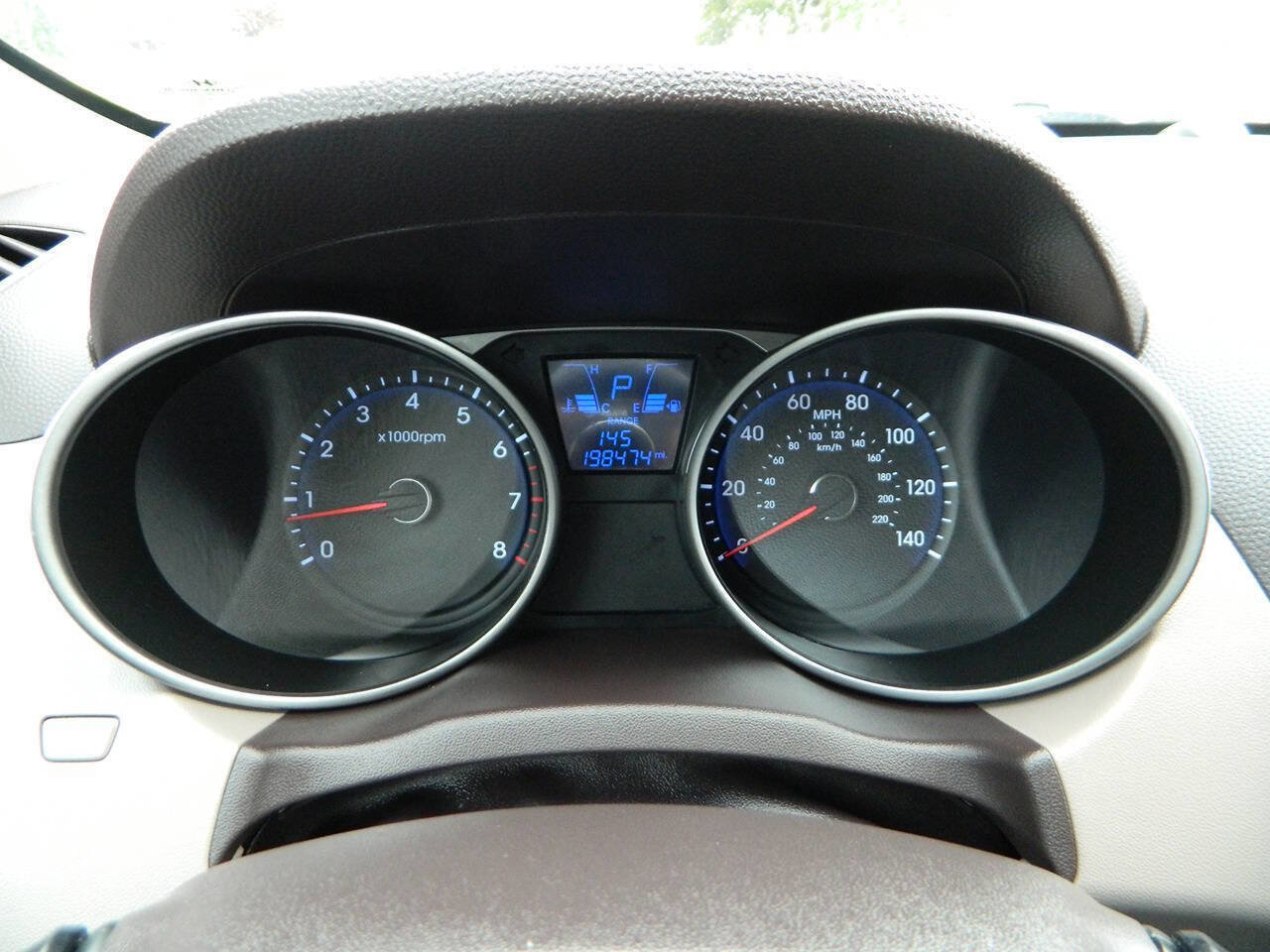 Used 2010 Hyundai Tucson Limited FWD image 18