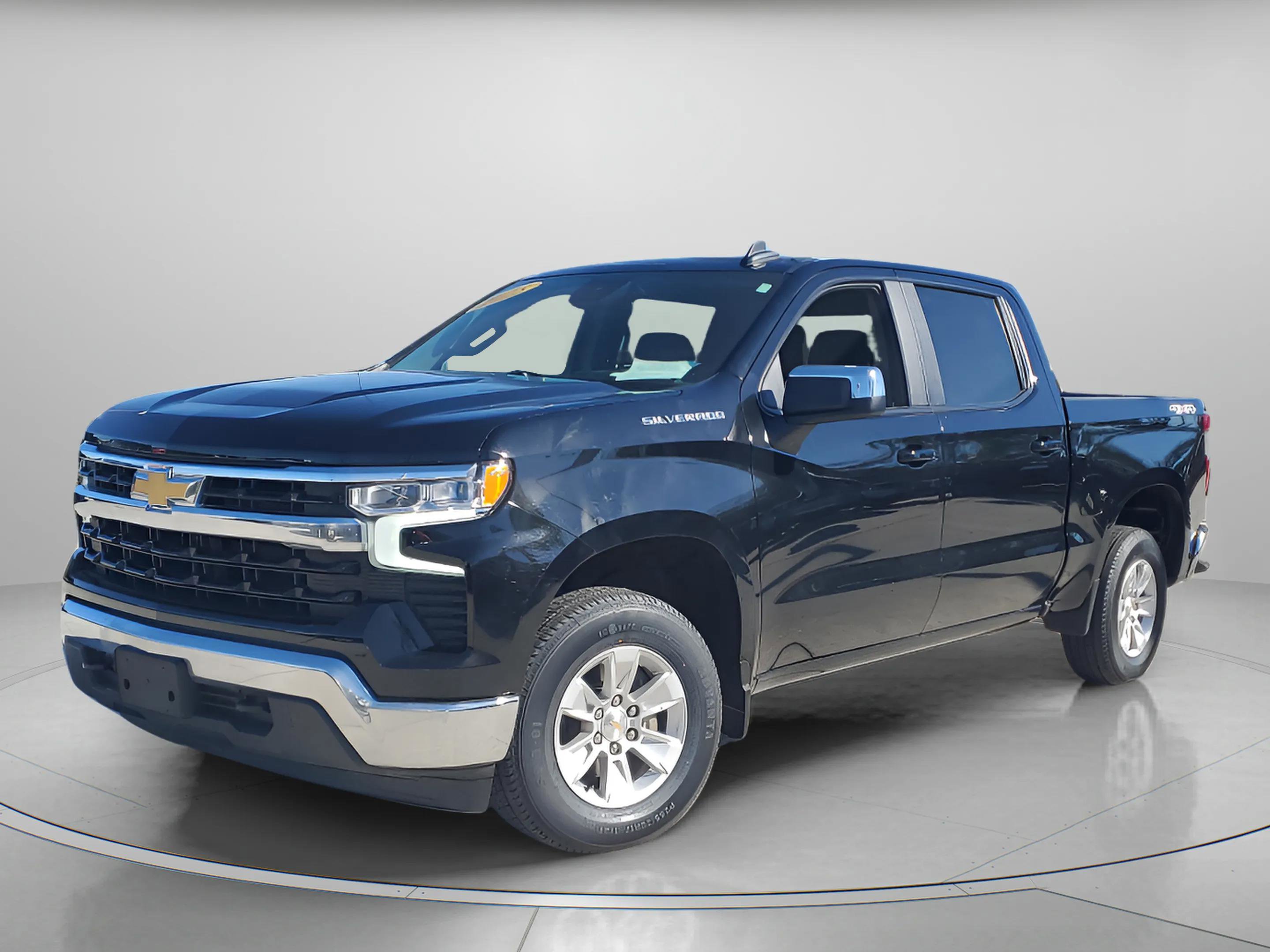 Used 2025 Chevrolet Silverado 1500 LT image 2
