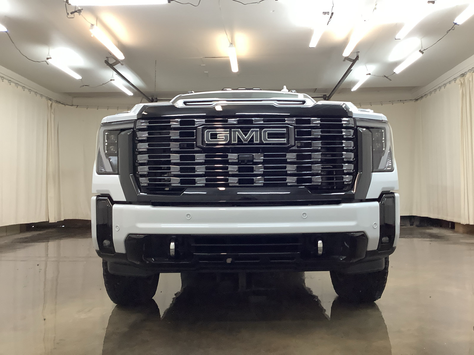 Used 2026 GMC Sierra 2500 Denali Ultimate AWD/4WD image 10