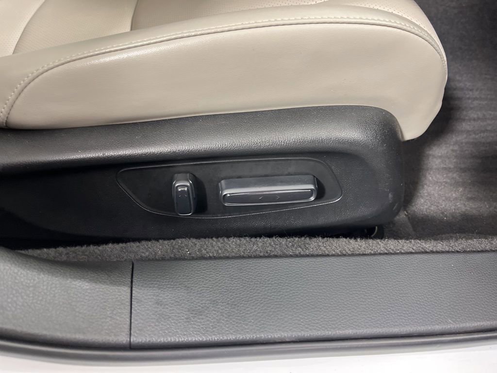 Used 2023 Honda Accord Touring image 8