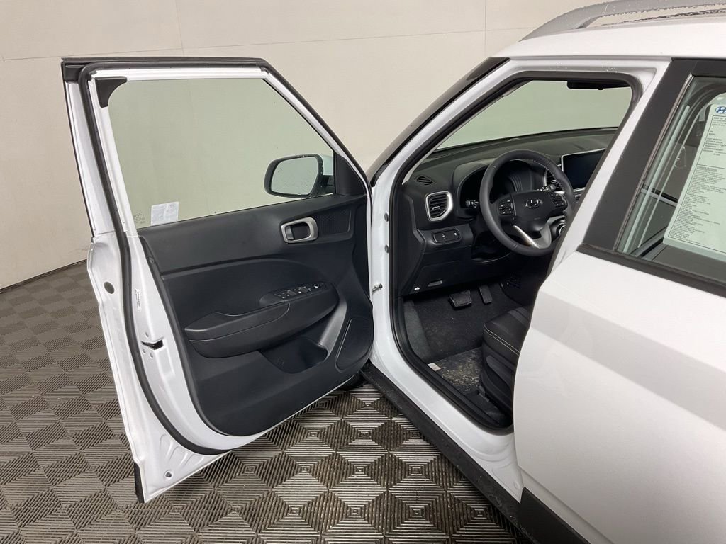 New 2026 Hyundai Venue SEL FWD image 19