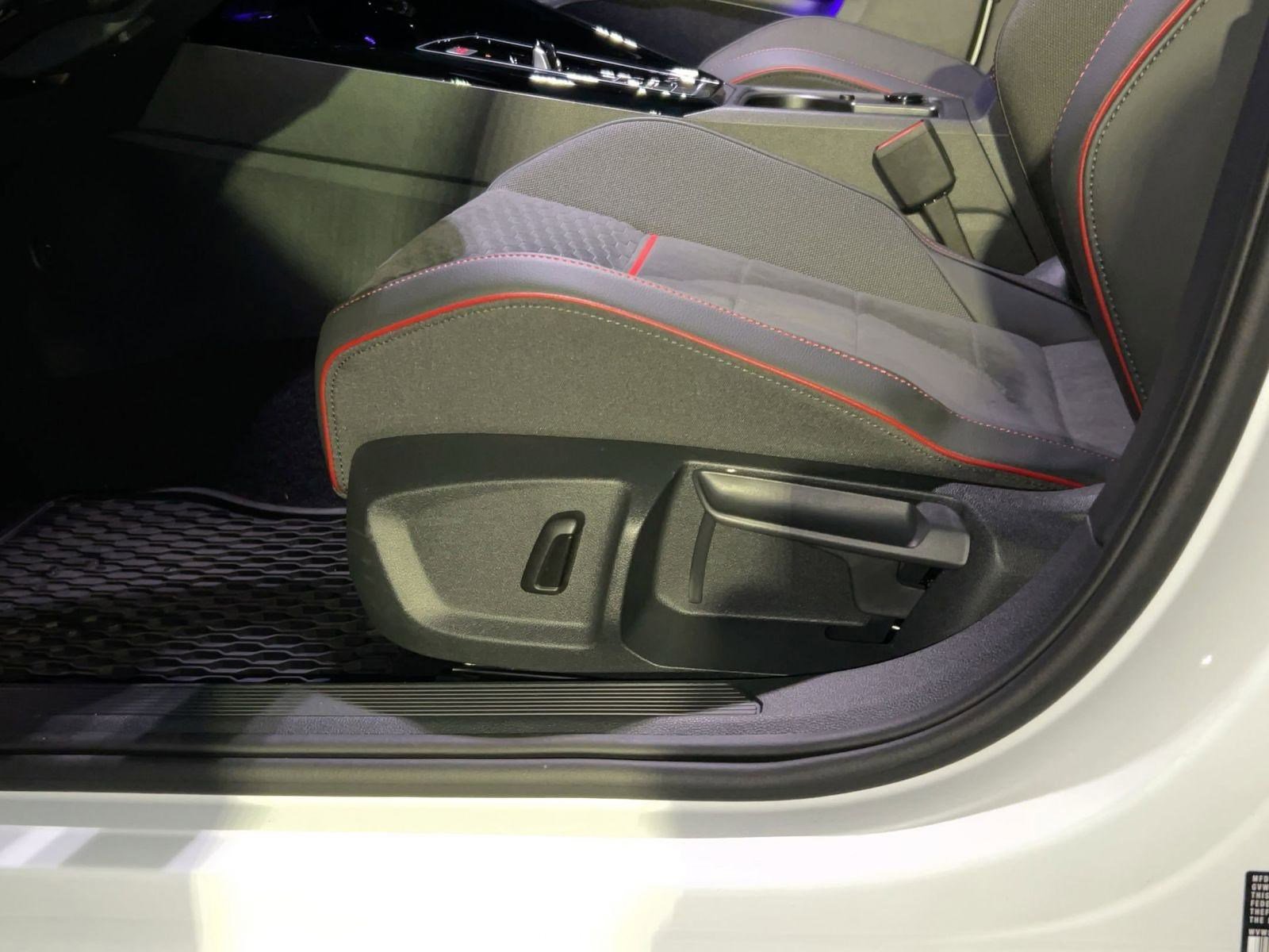 New 2025 Volkswagen Golf SE image 13