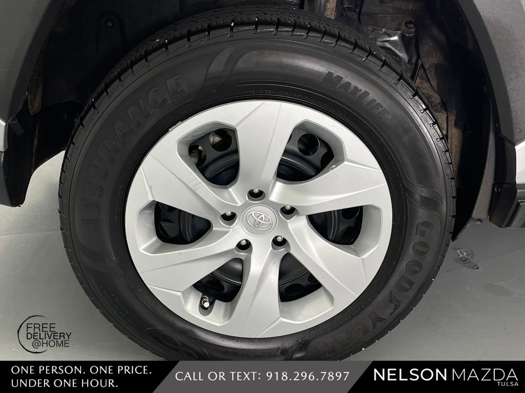 Used 2020 Toyota RAV4 LE AWD/4WD image 13