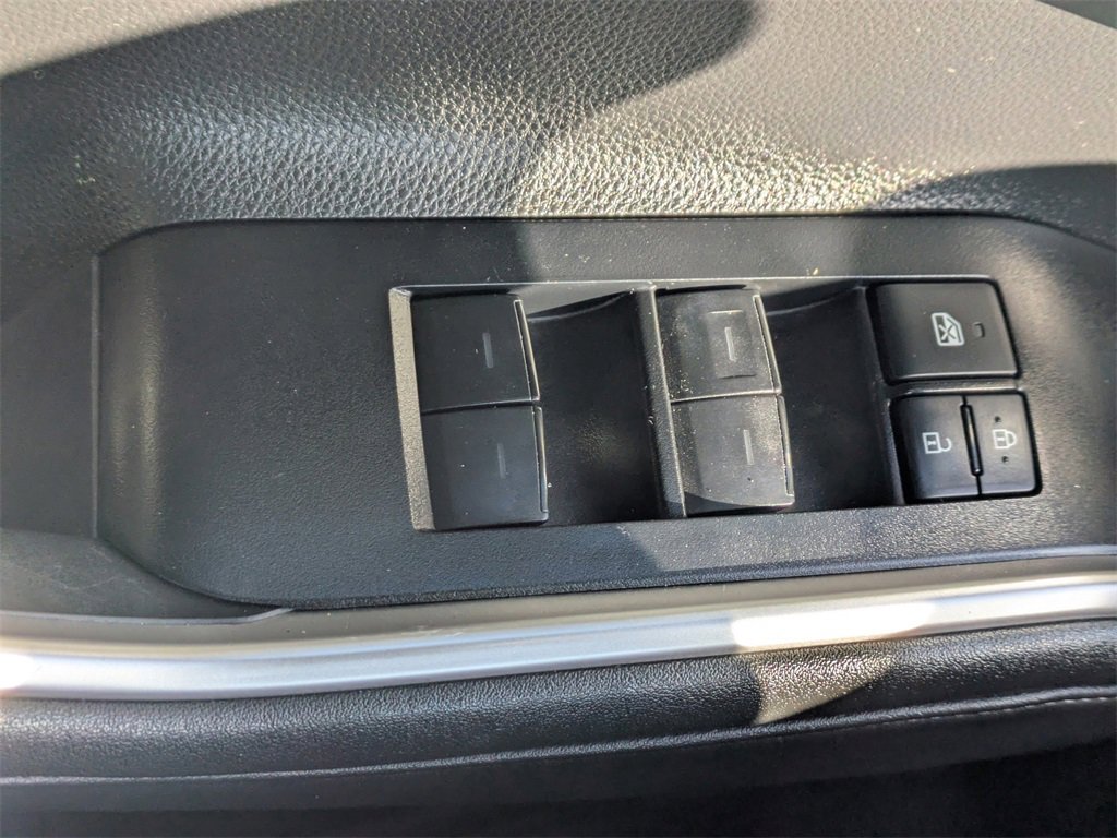 Used 2021 Toyota Highlander XLE image 28