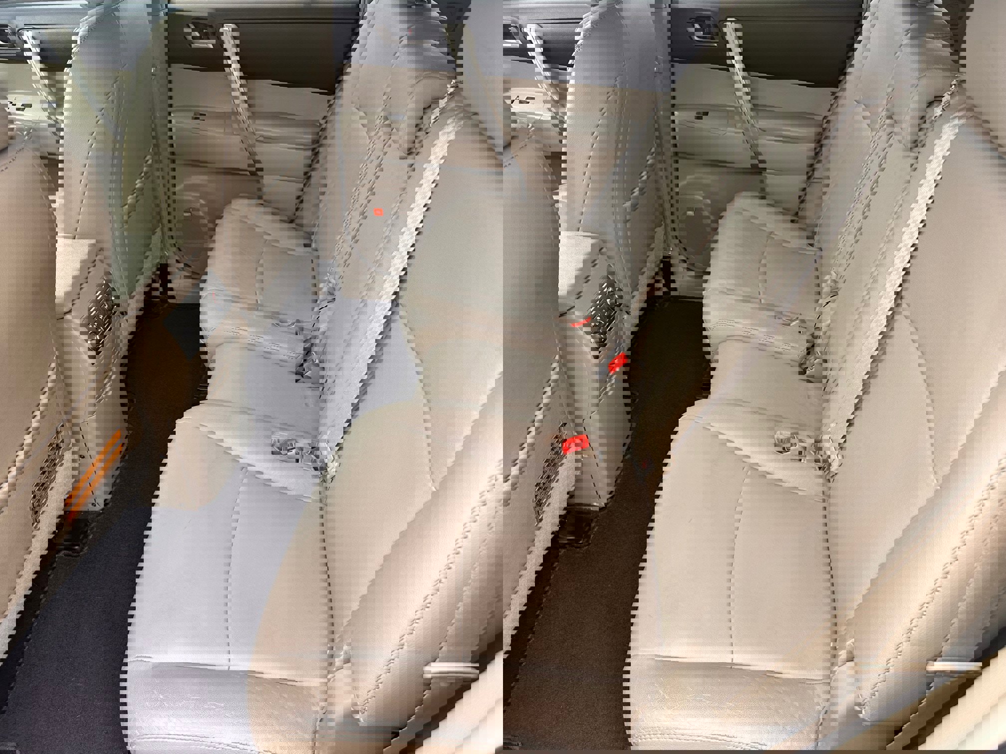 Used 2011 Toyota Highlander SE w/ Tow Pkg AWD/4WD image 6