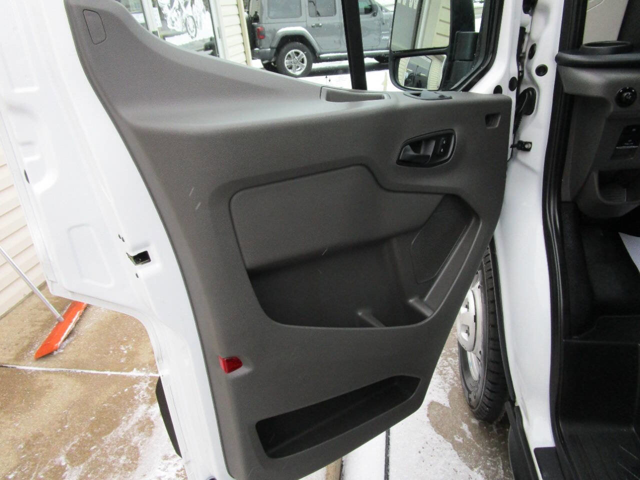Used 2022 Ford Transit 250 Low Roof AWD image 21