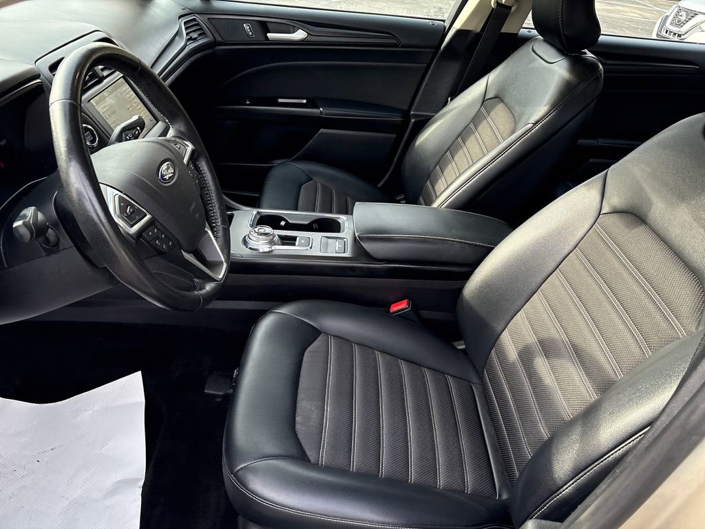 Used 2018 Ford Fusion SE w/ Equipment Group 201A image 9