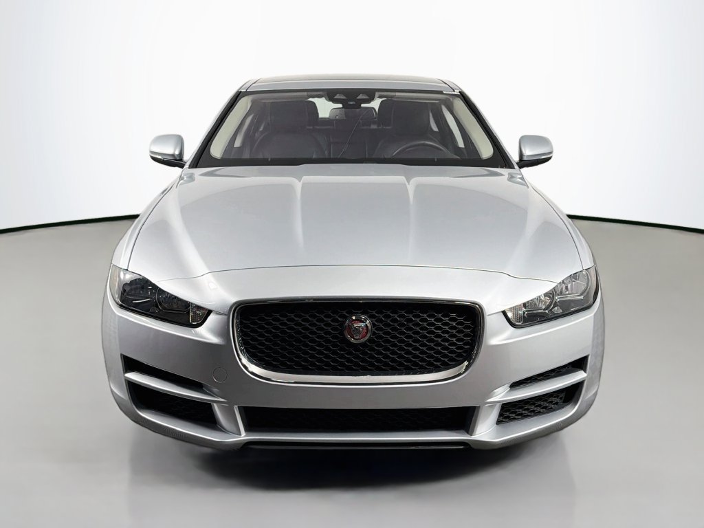Used 2018 Jaguar XE RWD image 2