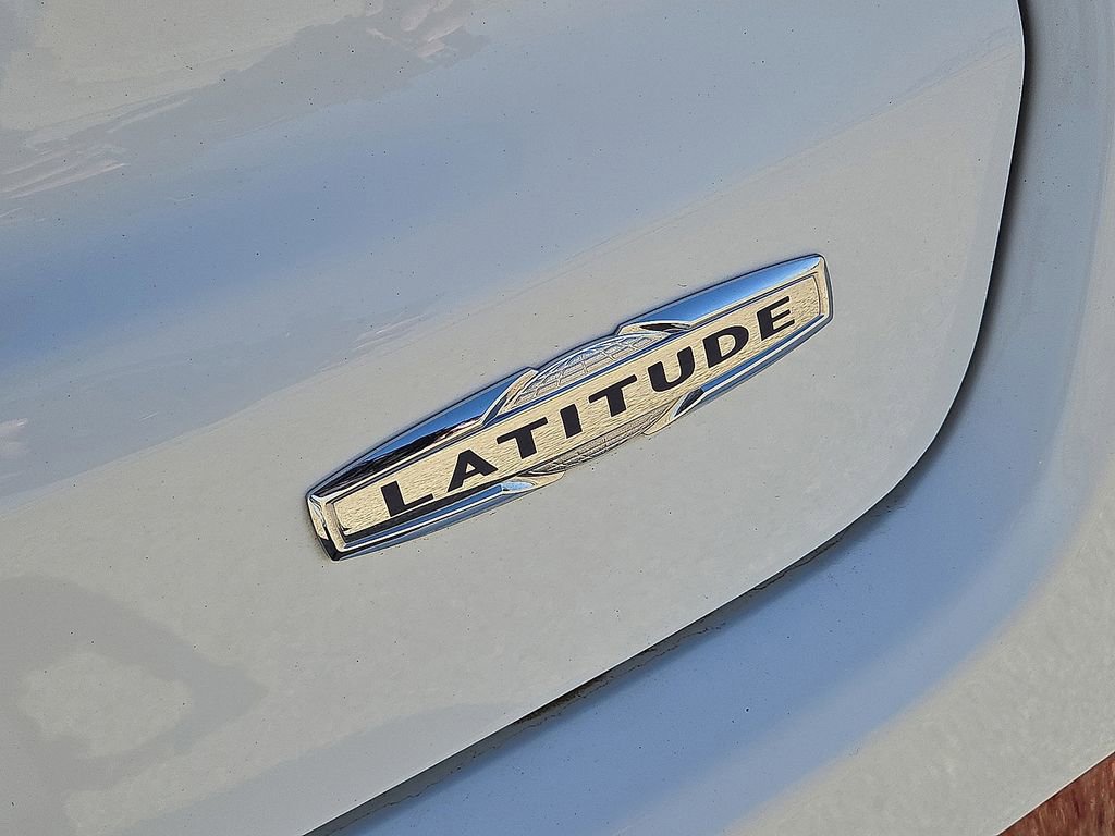 Used 2024 Jeep Compass Latitude image 13
