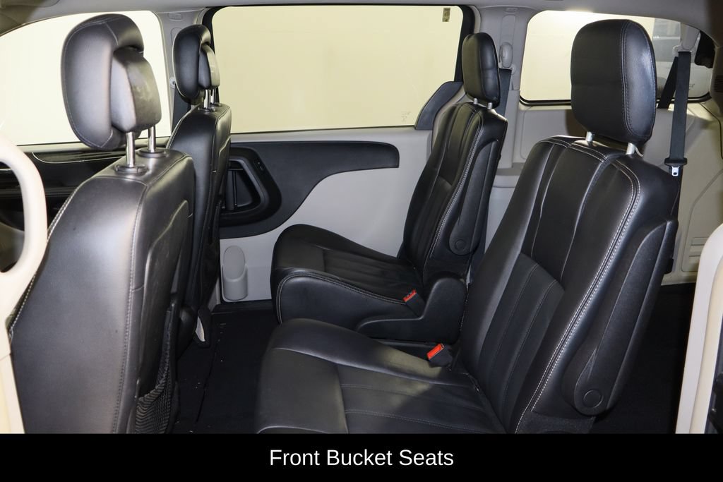 Used 2014 Chrysler Town & Country Touring FWD image 16