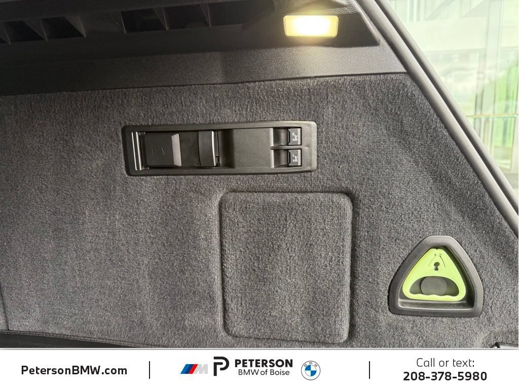 Used 2023 BMW iX xDrive50 w/ Sport Package AWD/4WD image 11