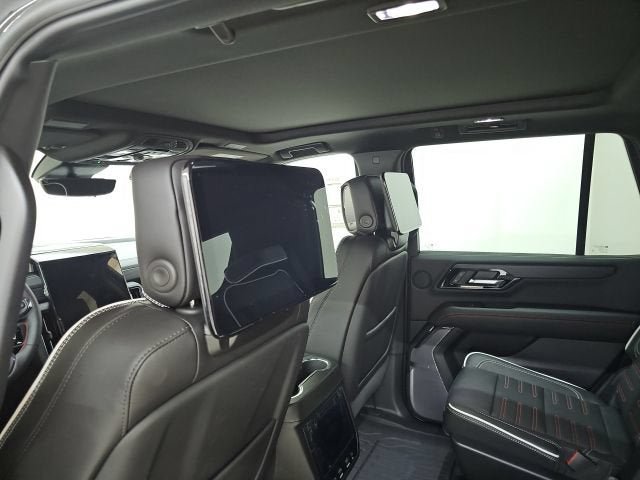 New 2026 GMC Yukon AT4 Ultimate w/ LPO, Floor Liner Package AWD/4WD image 4