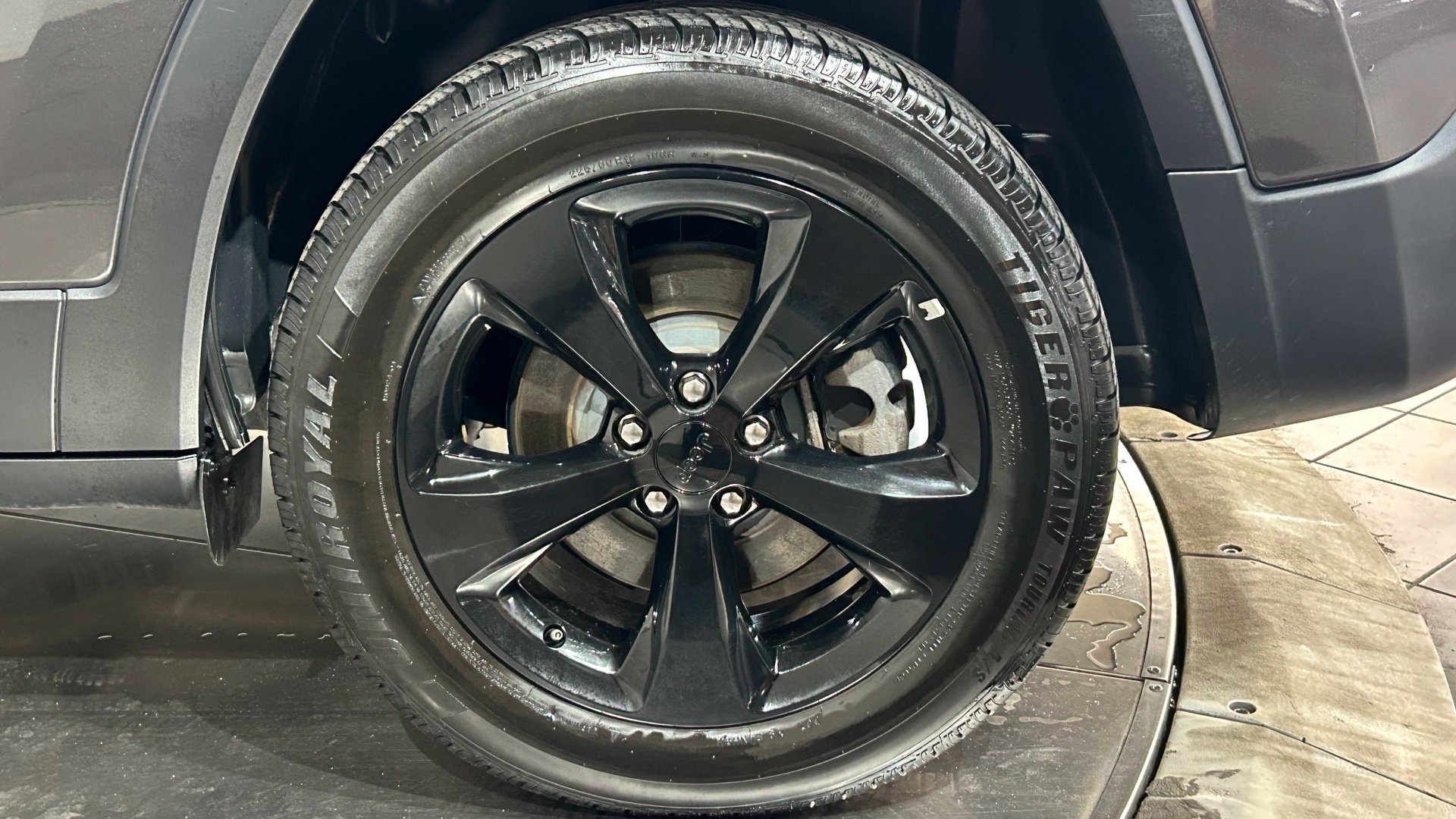 Used 2017 Jeep Cherokee High Altitude AWD/4WD image 23