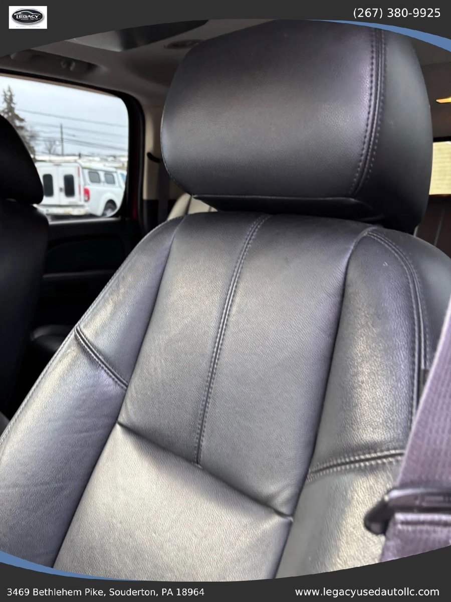 Used 2013 Chevrolet Suburban LT image 18