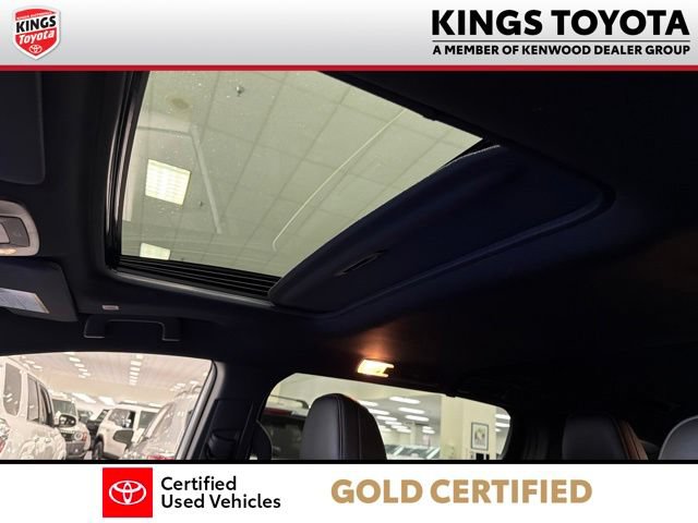 Used 2025 Toyota Sienna XSE AWD/4WD image 20