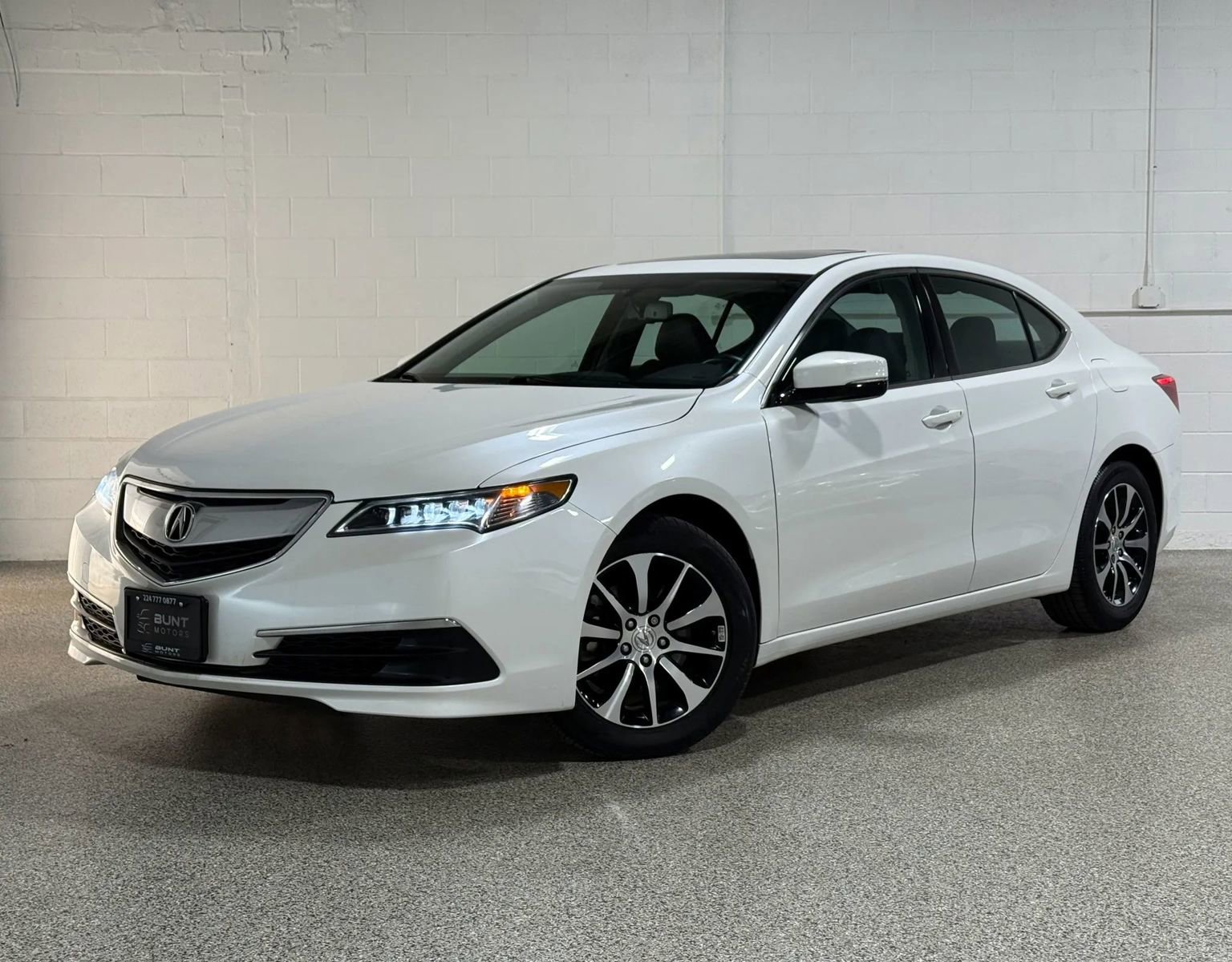 Used 2017 Acura TLX FWD image 2