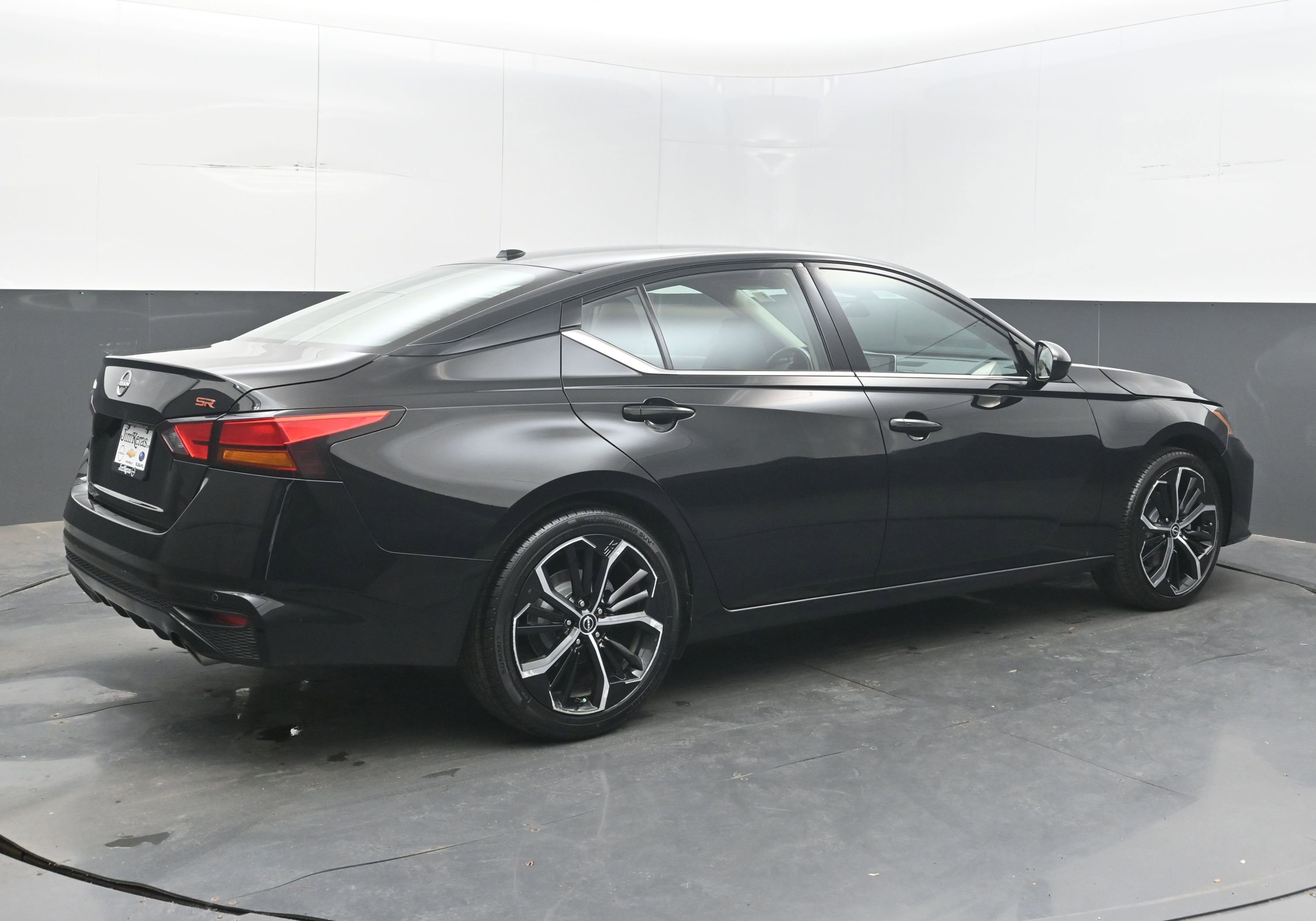 Used 2024 Nissan Altima 2.5 SR FWD image 7