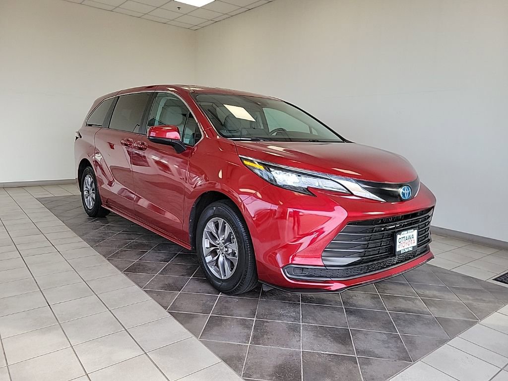 Used 2024 Toyota Sienna LE