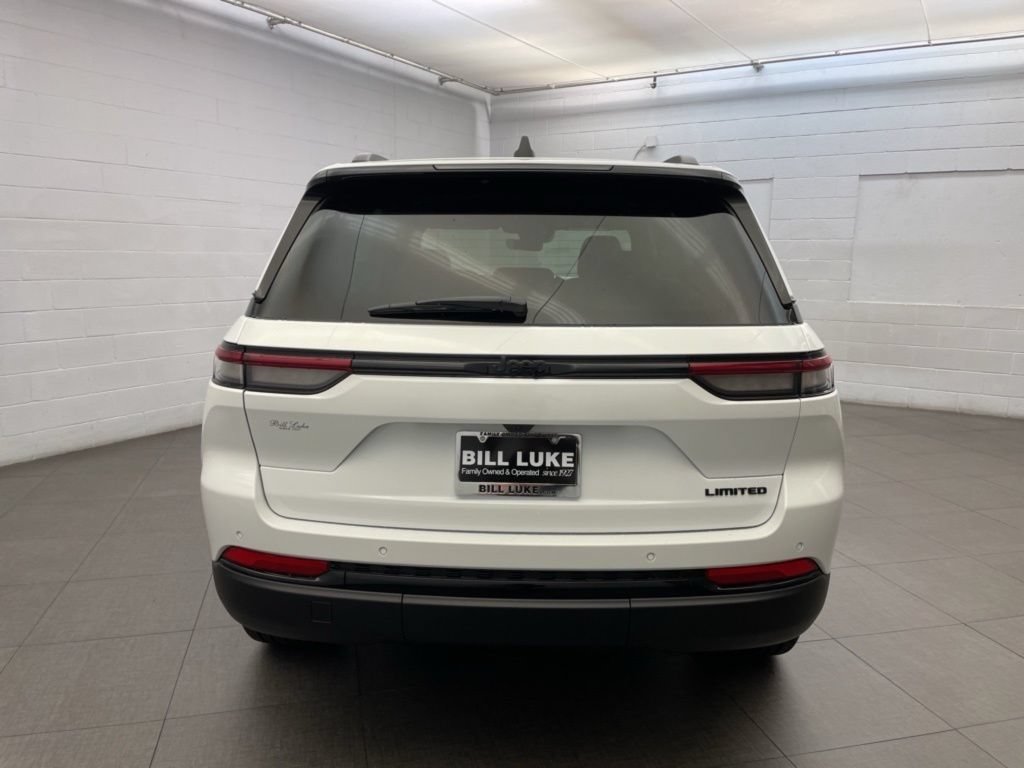 New 2025 Jeep Grand Cherokee Limited w/ Luxury Tech Group II RWD image 4