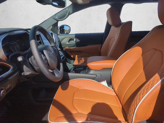 New 2026 Chrysler Pacifica Pinnacle image 4