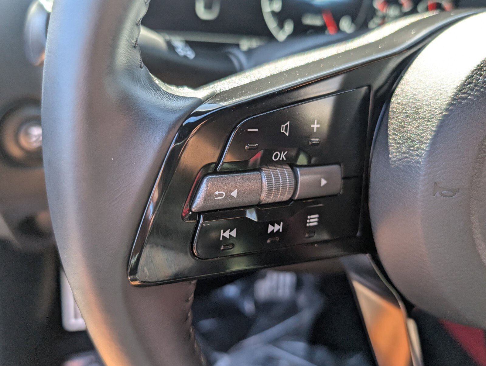 Certified 2024 Nissan Z Performance w/ Floor Mat Package image 31