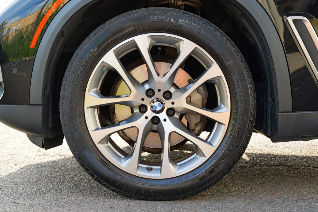 Used 2021 BMW X5 xDrive40i w/ Convenience Package AWD/4WD image 16