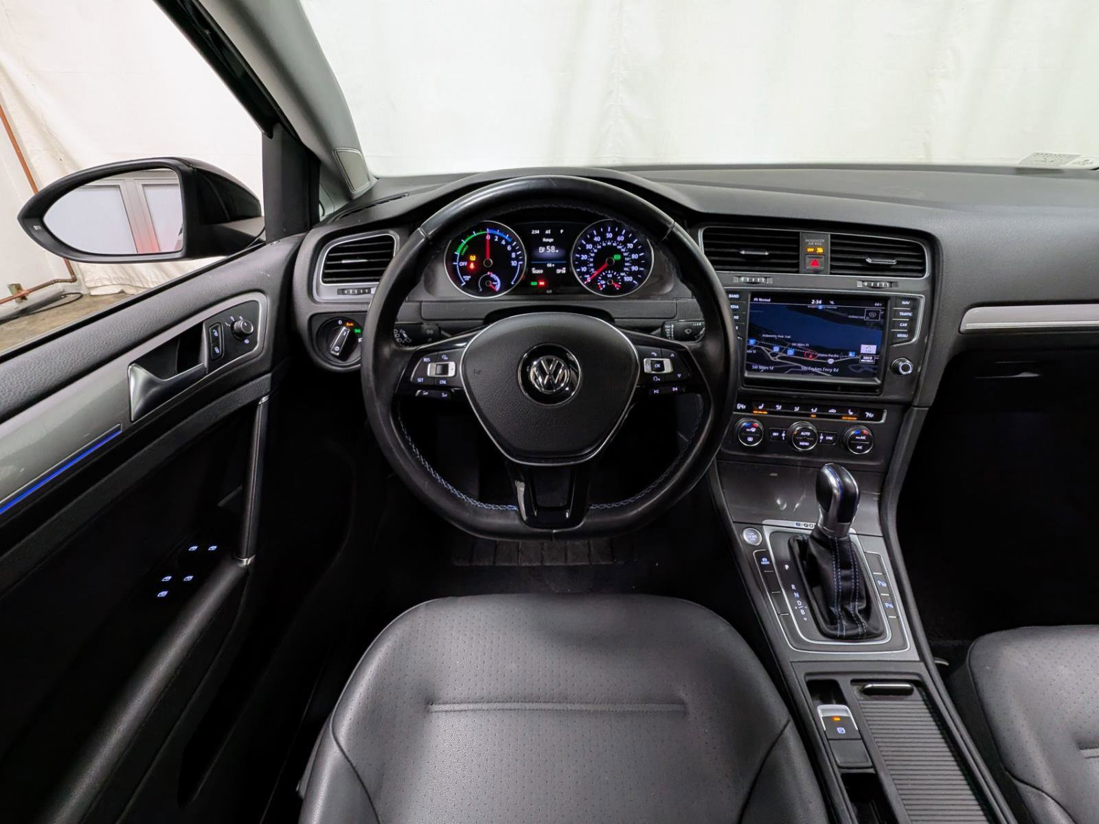 Used 2016 Volkswagen e-Golf SEL Premium w/ Driver Assistance Package FWD image 2