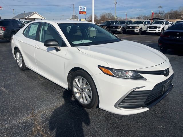 Used 2023 Toyota Camry LE image 3