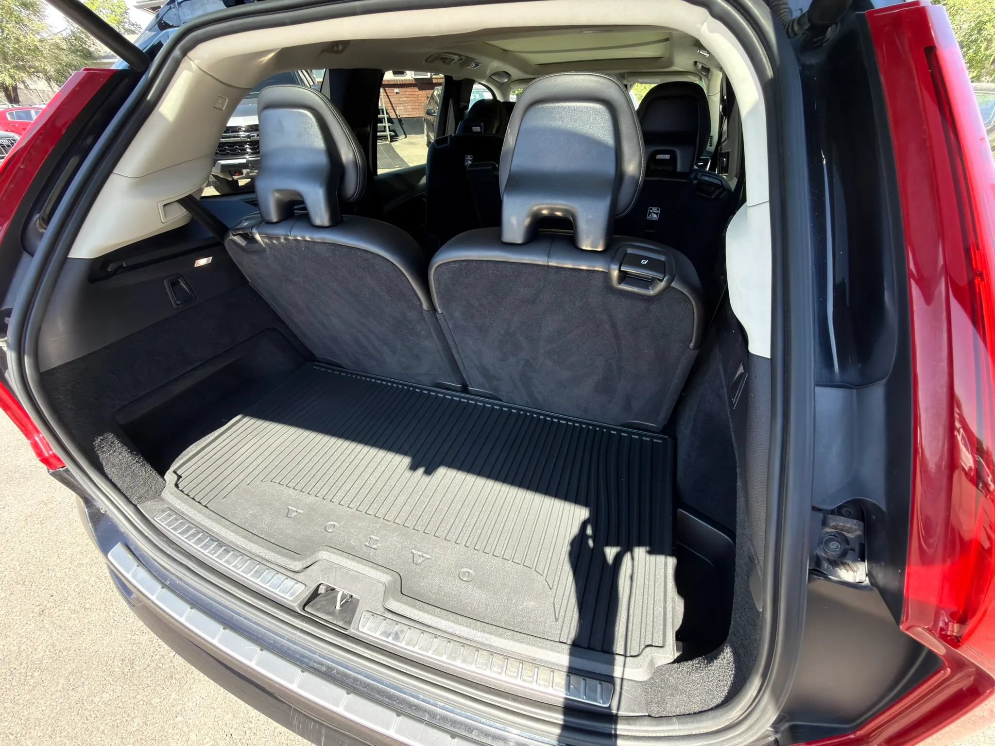 Used 2021 Volvo XC90 T5 Momentum w/ Protection Package Premier AWD/4WD image 18