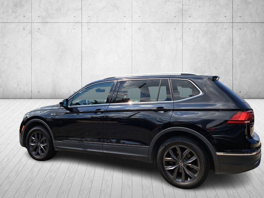 Used 2023 Volkswagen Tiguan SE w/ Panoramic Sunroof Package image 7