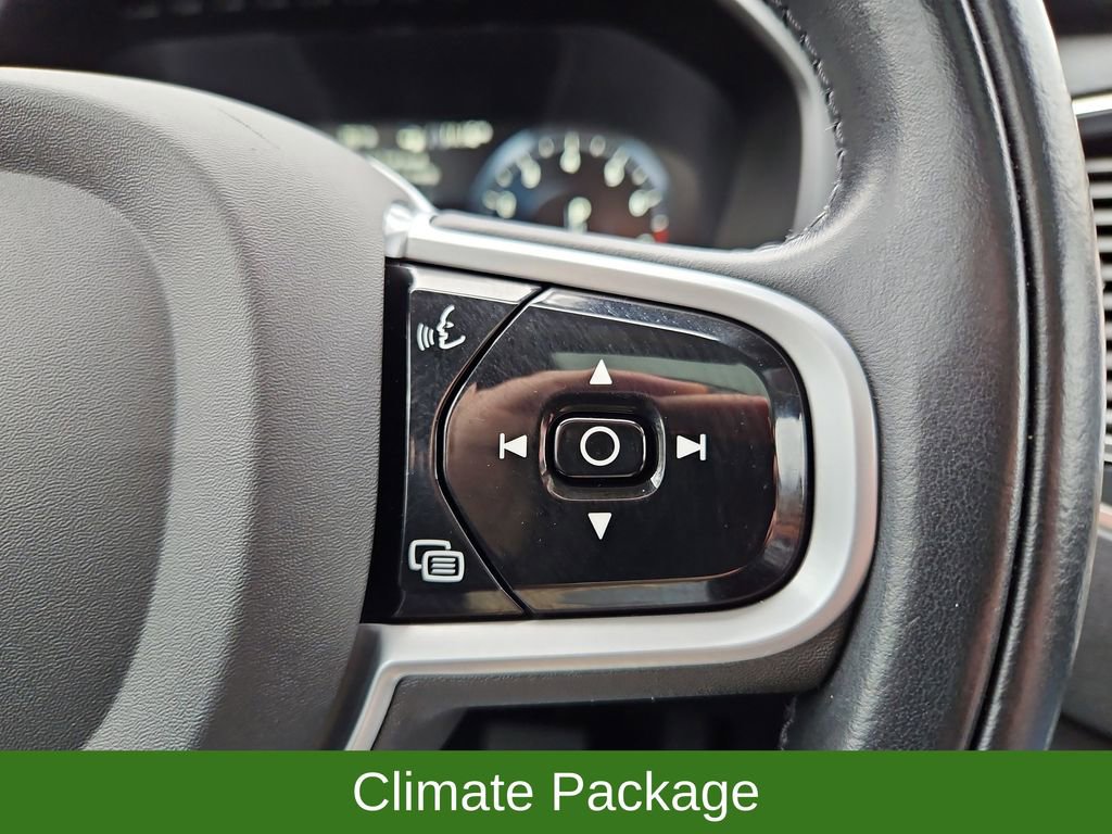 Used 2022 Volvo XC90 T5 Momentum w/ Climate Package image 12