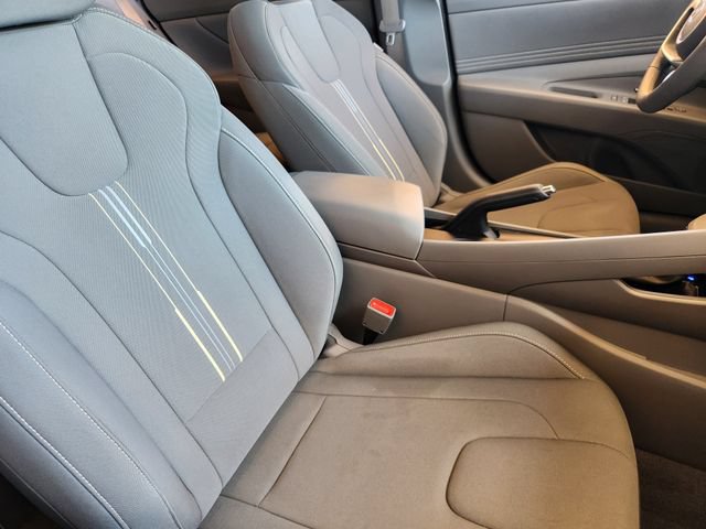 Certified 2025 Hyundai Elantra Sport FWD image 8