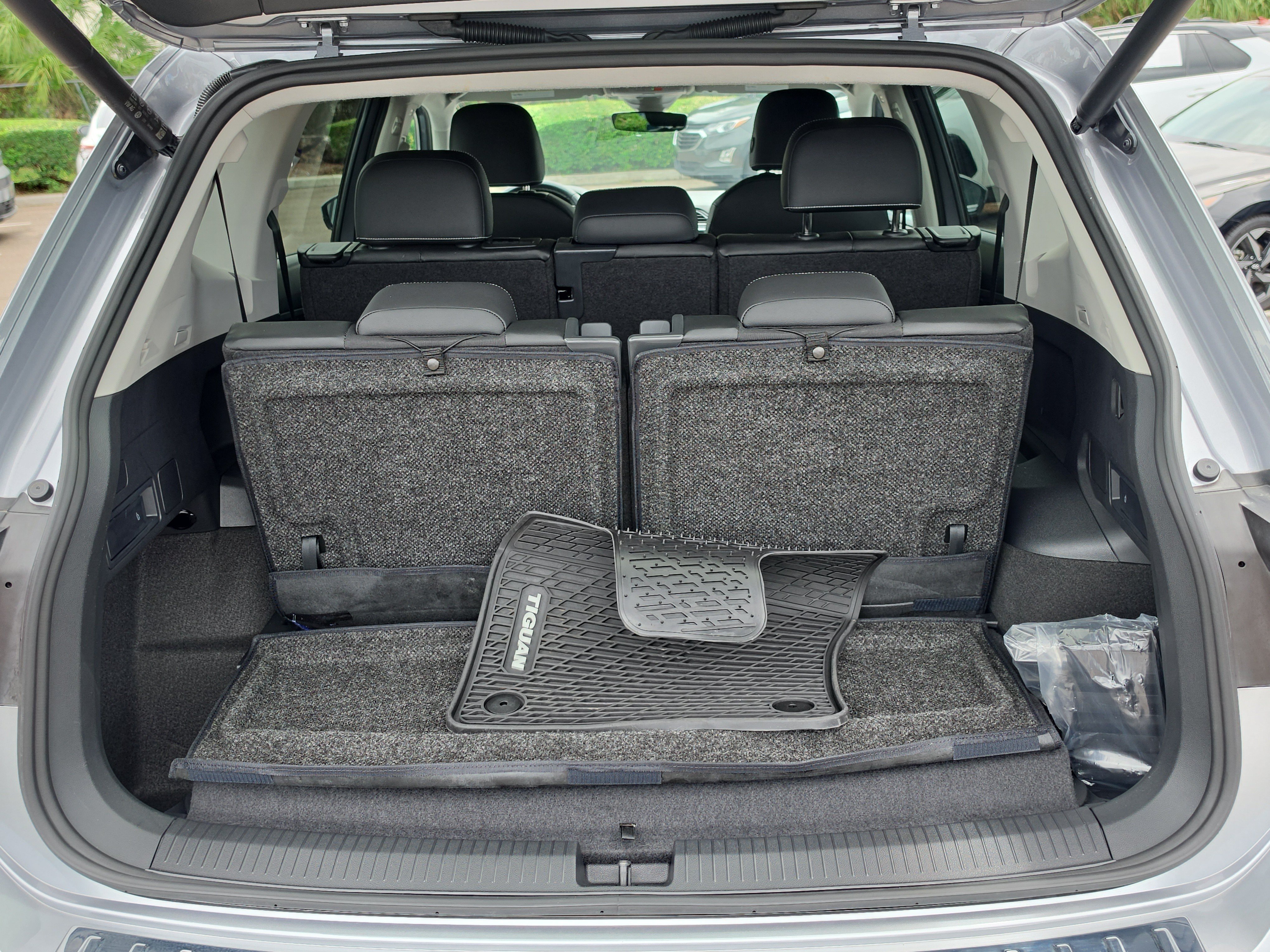 Used 2024 Volkswagen Tiguan SE FWD image 10