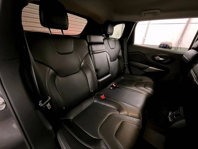 Used 2019 Jeep Cherokee Limited w/ Technology Group AWD/4WD image 27