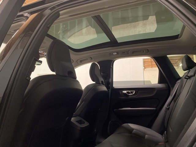 Used 2025 Volvo XC60 B5 Plus image 28