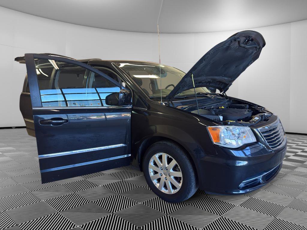 Used 2016 Chrysler Town & Country Touring FWD image 7