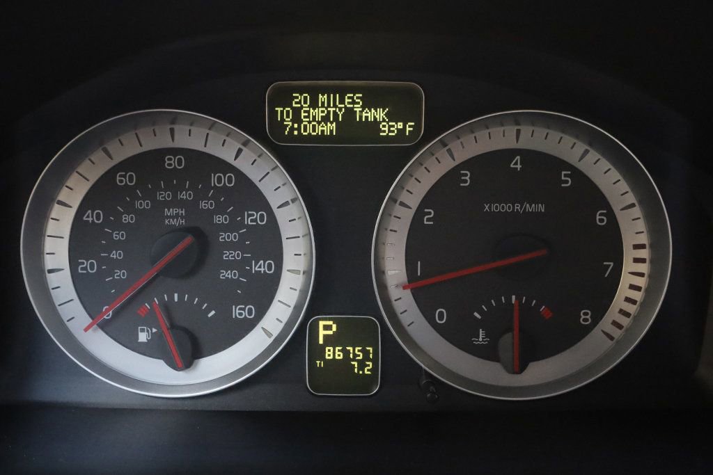 Used 2012 Volvo C70 T5 w/ Dynamic Trim Pkg image 12