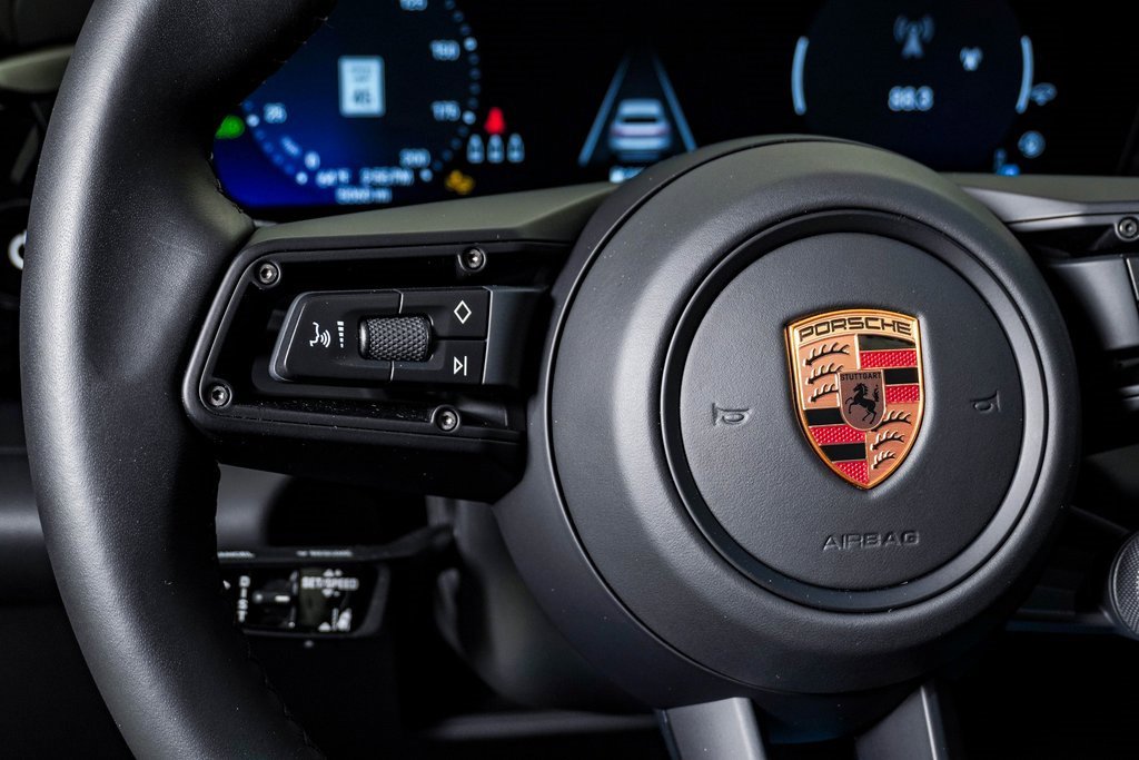 Certified 2025 Porsche Macan Electric image 20