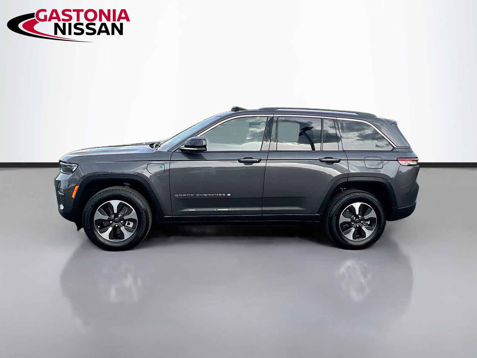 Used 2023 Jeep Grand Cherokee 4WD 4xe image 5