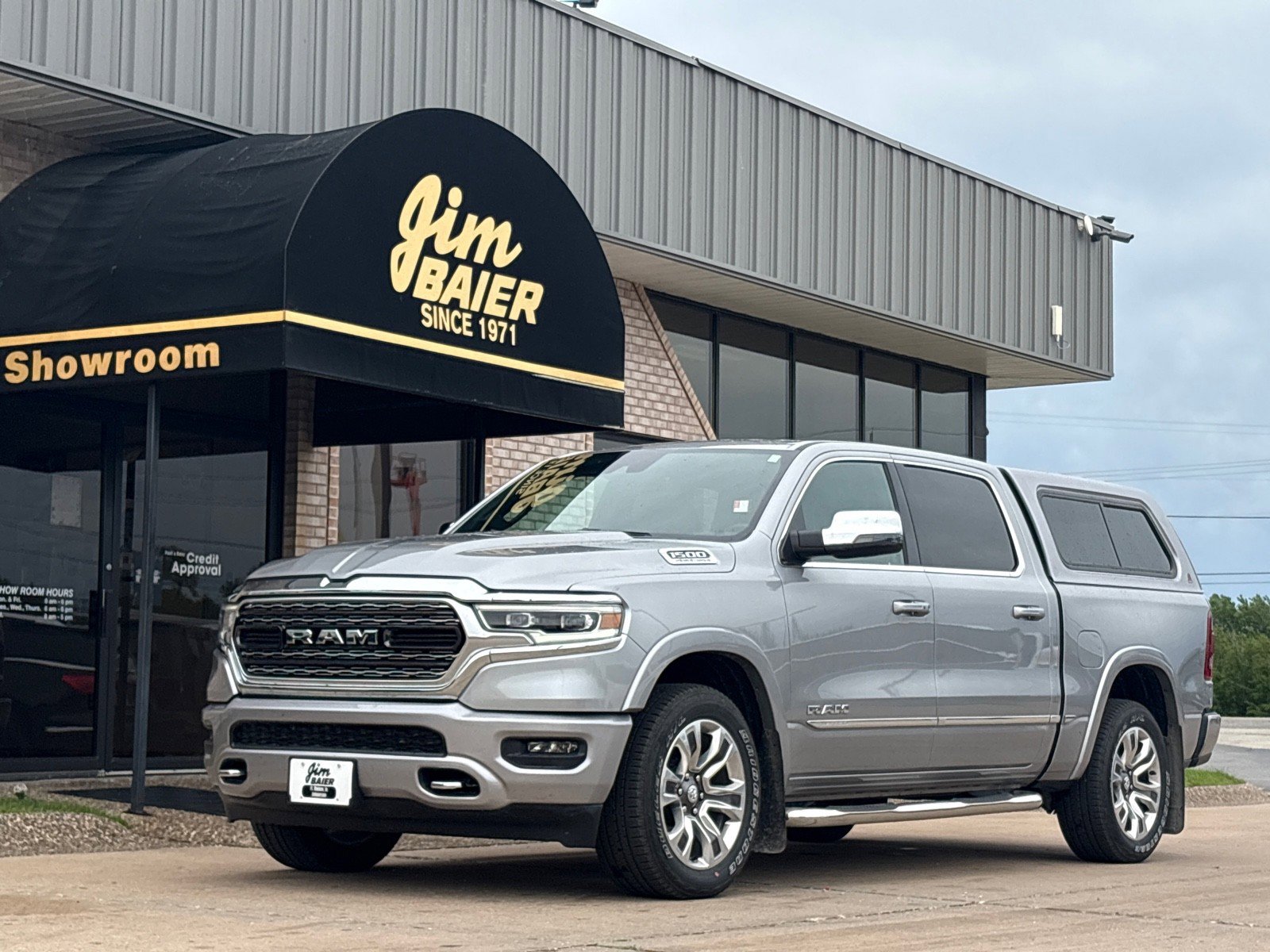 Used 2023 RAM 1500 Limited w/ Body Color Bumper Group