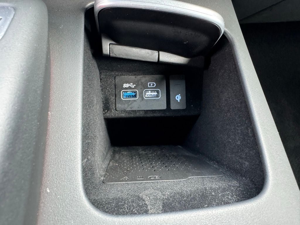 Used 2025 Genesis GV70 3.5T Sport AWD/4WD image 32