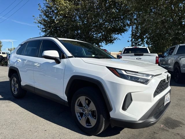 Used 2022 Toyota RAV4 XLE w/ Carpet Mat Package (TMS) AWD/4WD image 4